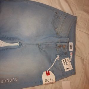 Mid rise ankle jeans